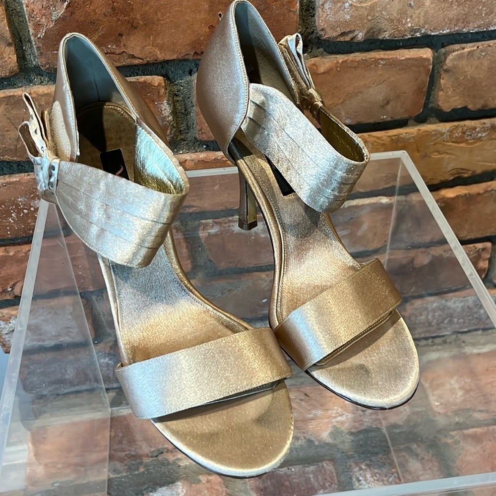 Nina peep toe gold heel